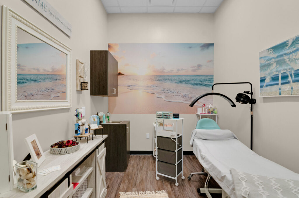 Cozy spa room with relaxing beach decor.